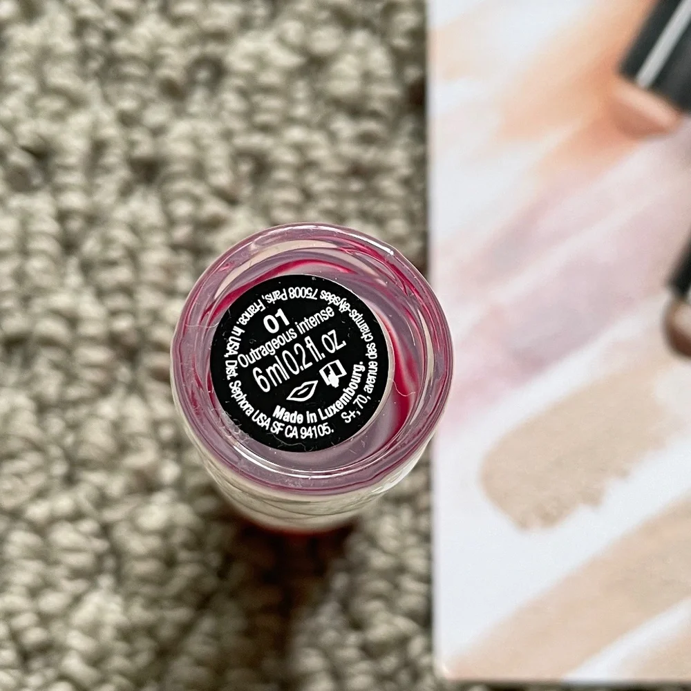 Bundle of Sephora Outrageous Plump Hydrating Lip Gloss & Laura Mercier Eyshadow